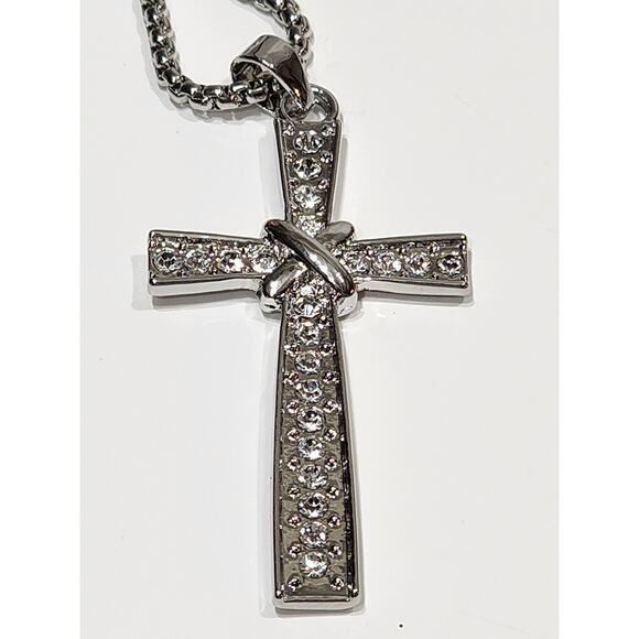 Brilliant Beautiful Austrian Crystal Cross Necklace - Picture 7 of 12
